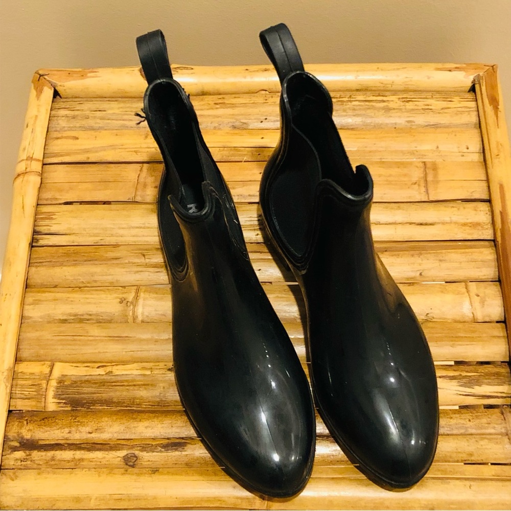 6.5 Report rain booties